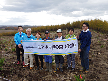 舉行「企業造林」的植樹活動 image1