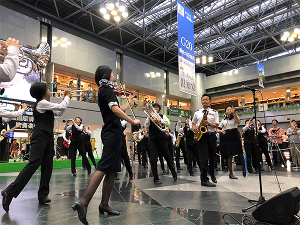 昨年9月のダンプレ共演の模様（新千歳空港）