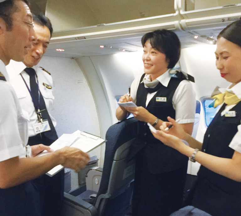 先任客室乗務員 早瀬友基