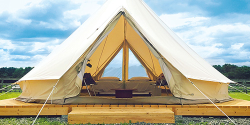 地球に泊まり風土を味わう天井も壁もないホテル