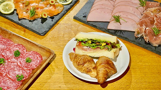 朝食